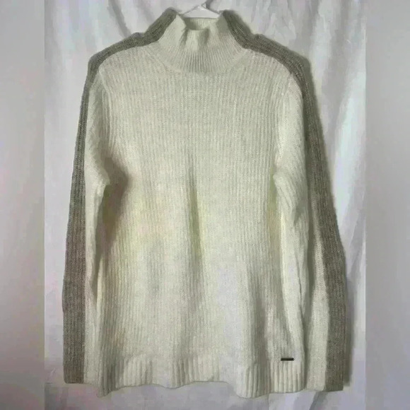 Abercrombie & Fitch Turtleneck Sweater - Picture 1 of 8